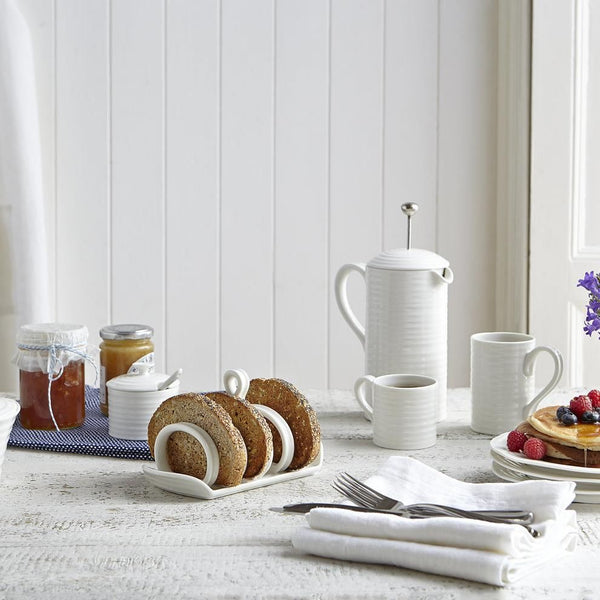 sophie_conran_white_breakfast_table_1_a9f865cd-3832-4ffc-9d12-9e4c2bbb063d_600x.jpg