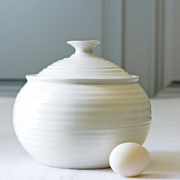 sophie_conran_white_covered_casserole_with_egg_600x.jpg