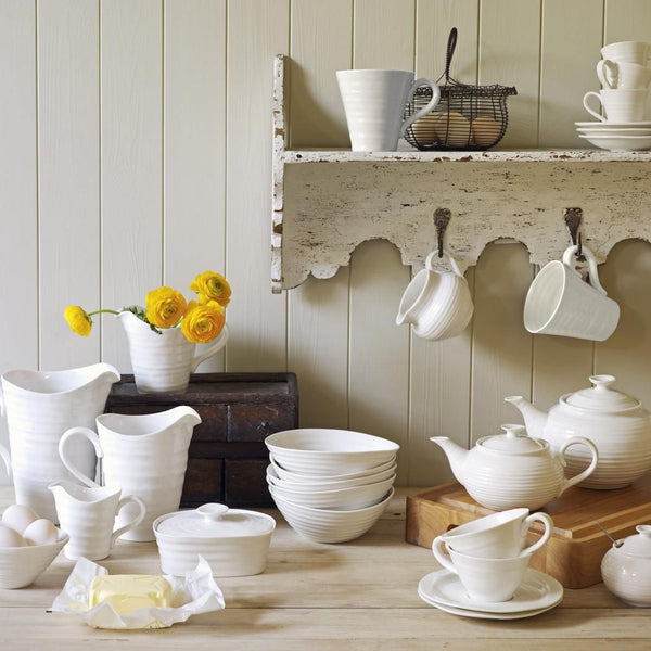 sophie_conran_white_kitchen_various_11_f278ddd0-7082-4974-a9e2-f792601fcdcb_600x.jpg