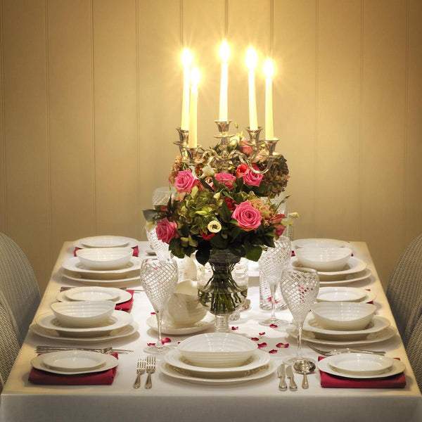 sophie_conran_white_table_setting_with_candles_7_ee709f43-8f32-4121-975c-6a65ddf50666_600x.jpg